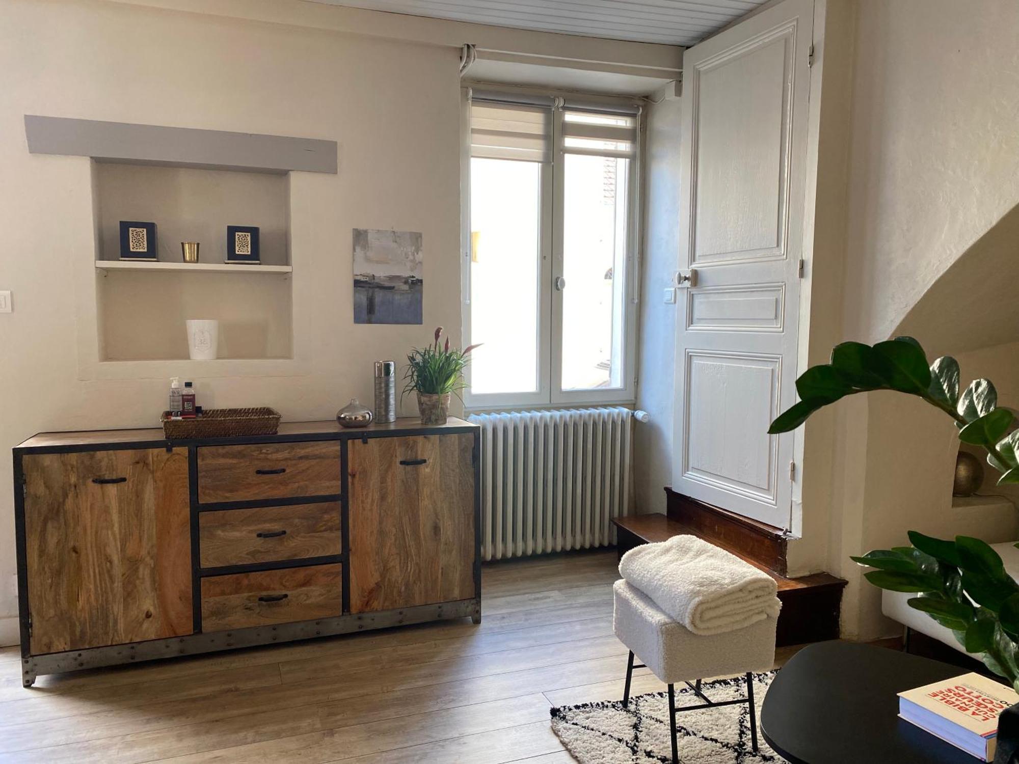 Apartment Maison De Ville-ideale Pour Les Deplacements Pros-35min Paris-versailles-giverny- La Falaise